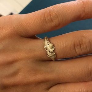 Delicate Abstract Wave Silver Ring Size 6